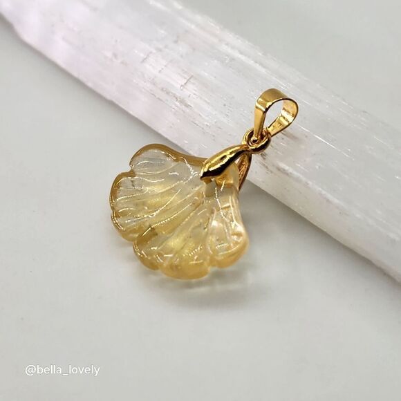 Dainty Carved Golden Quartz Ginko Leaf Handmade Pendant With Gold Toned Bail - Picture 1 of 5